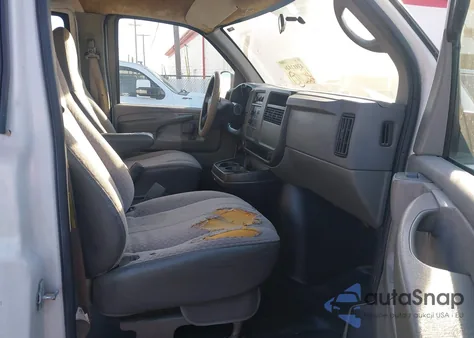 2004 Chevrolet Express z USA, uszkodzony, nr VIN 1GCEG15X841195617